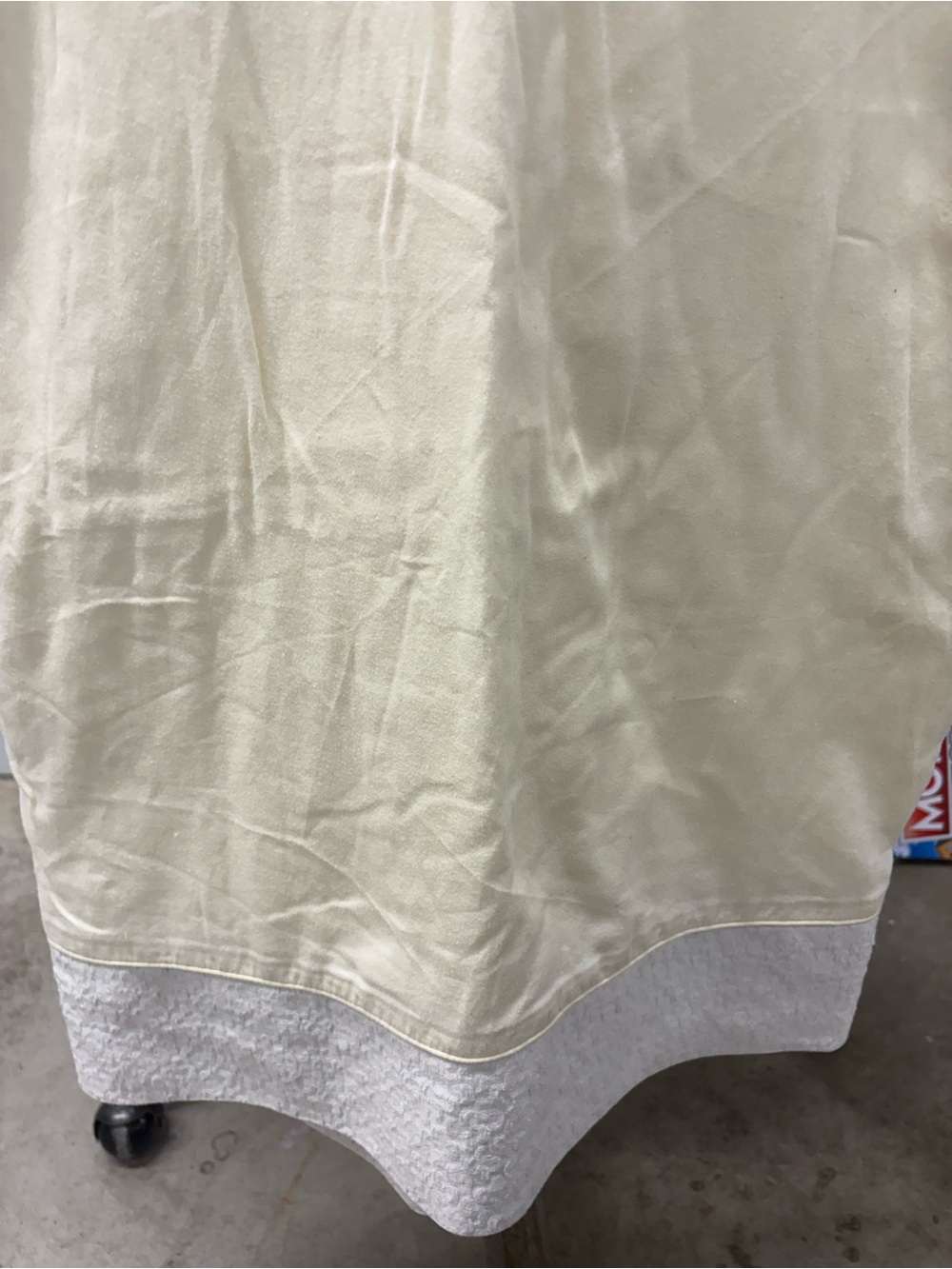 Embroidered White/Ivory Solid Fabric Rectangular Queen Fitted Sheet